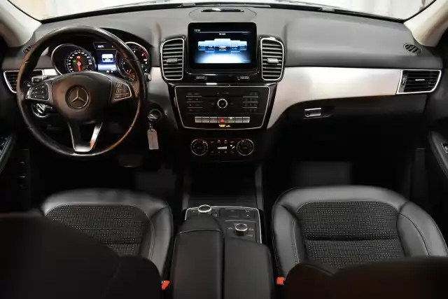 Sininen Maastoauto, Mercedes-Benz GLE – EUL-493