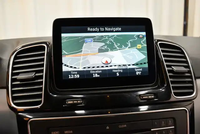Sininen Maastoauto, Mercedes-Benz GLE – EUL-493