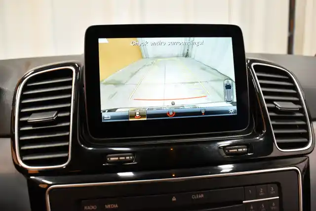 Sininen Maastoauto, Mercedes-Benz GLE – EUL-493
