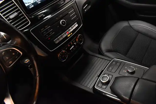 Sininen Maastoauto, Mercedes-Benz GLE – EUL-493