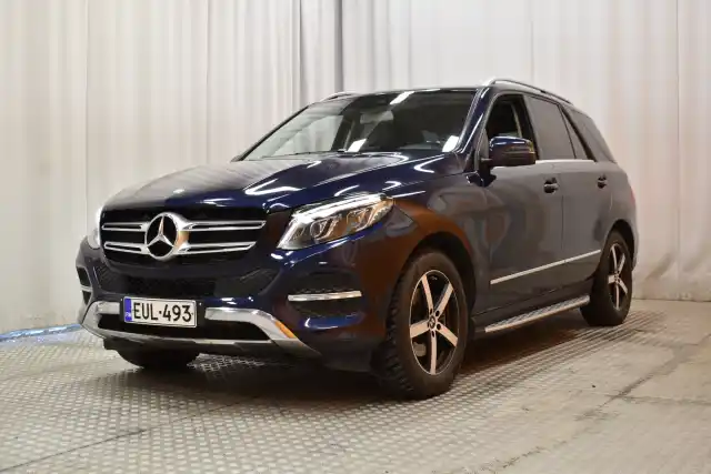 Sininen Maastoauto, Mercedes-Benz GLE – EUL-493
