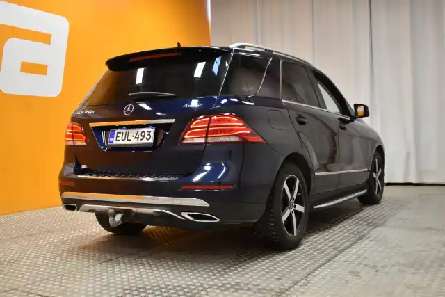 Sininen Maastoauto, Mercedes-Benz GLE – EUL-493