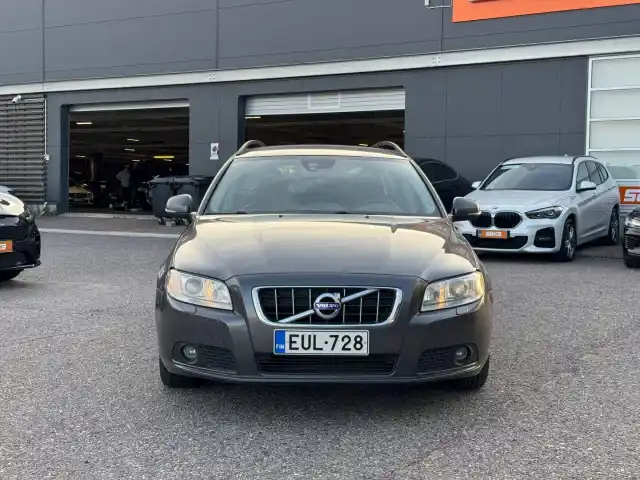 Harmaa Farmari, Volvo V70 – EUL-728