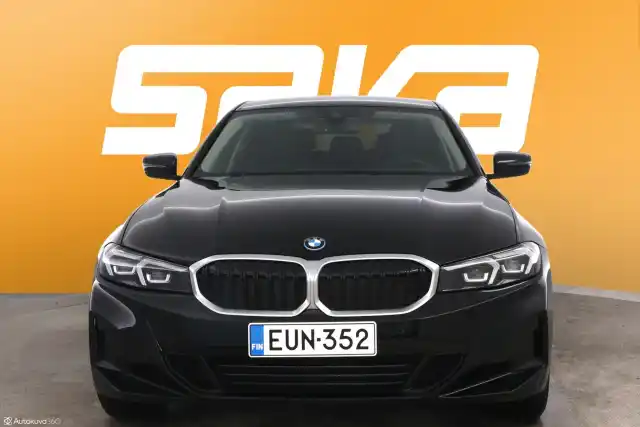 Musta Sedan, BMW 330 – EUN-352