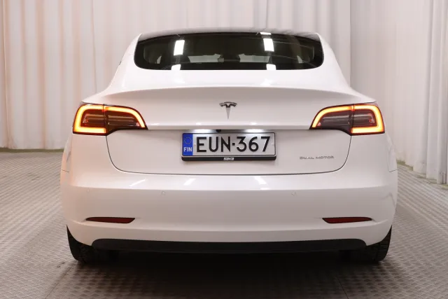 Valkoinen Sedan, Tesla Model 3 – EUN-367