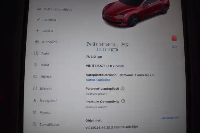Punainen Sedan, Tesla Model S – EUN-493