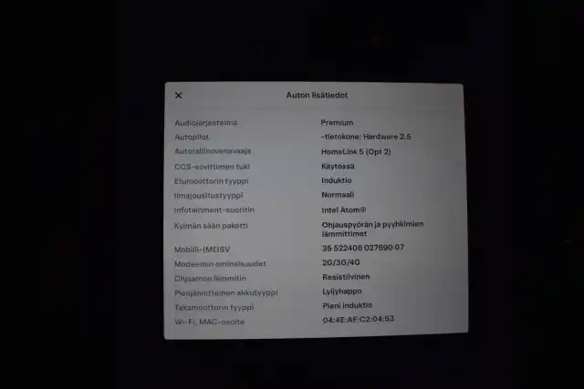 Punainen Sedan, Tesla Model S – EUN-493