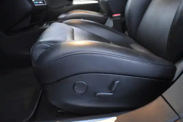 Punainen Sedan, Tesla Model S – EUN-493