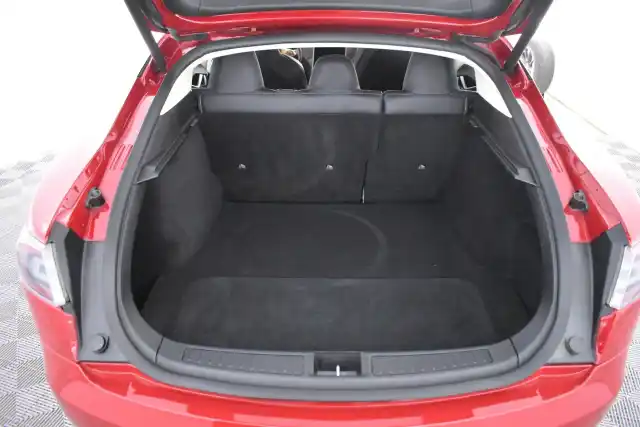 Punainen Sedan, Tesla Model S – EUN-493