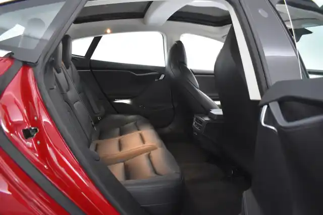 Punainen Sedan, Tesla Model S – EUN-493