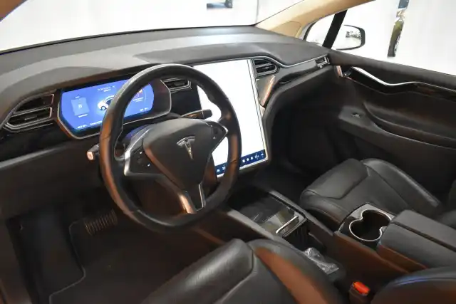 Valkoinen Maastoauto, Tesla Model X – EUN-547