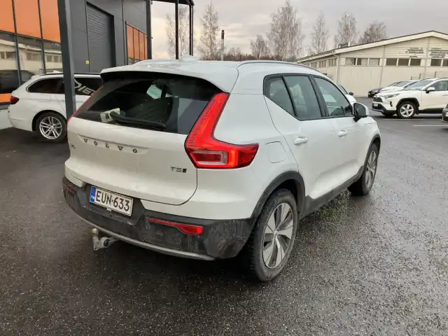 Valkoinen Maastoauto, Volvo XC40 – EUN-633