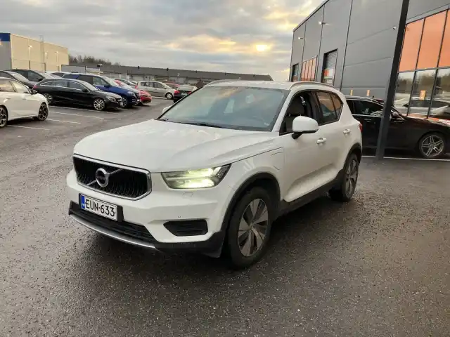 Valkoinen Maastoauto, Volvo XC40 – EUN-633