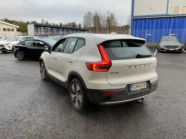 Valkoinen Maastoauto, Volvo XC40 – EUN-633