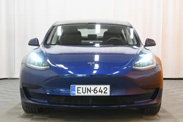  Sedan, Tesla Model 3 – EUN-642
