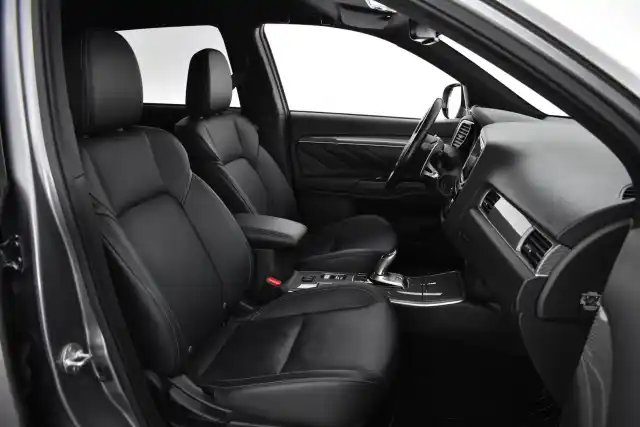 Harmaa Maastoauto, Mitsubishi OUTLANDER PHEV – EUO-247