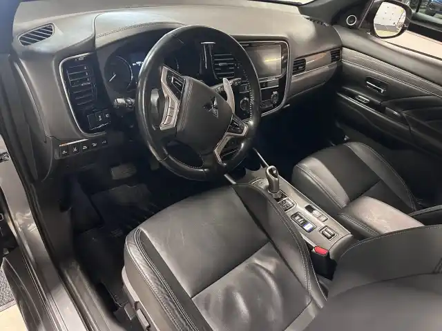 Harmaa Farmari, Mitsubishi Outlander – EUO-247