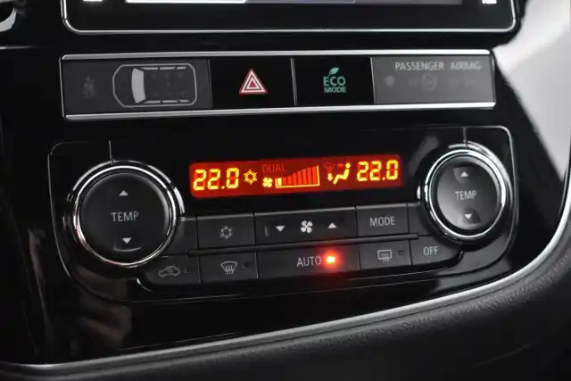Harmaa Maastoauto, Mitsubishi OUTLANDER PHEV – EUO-247