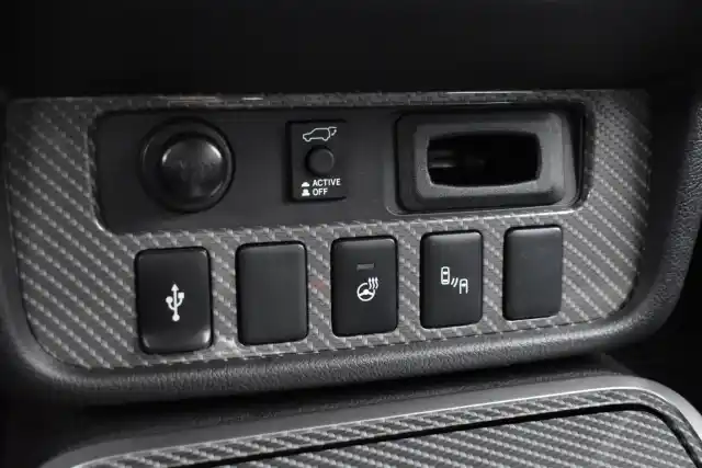Harmaa Maastoauto, Mitsubishi OUTLANDER PHEV – EUO-247