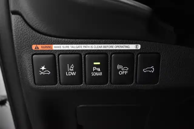 Harmaa Maastoauto, Mitsubishi OUTLANDER PHEV – EUO-247