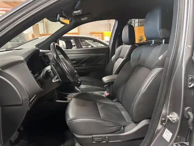 Harmaa Farmari, Mitsubishi Outlander – EUO-247