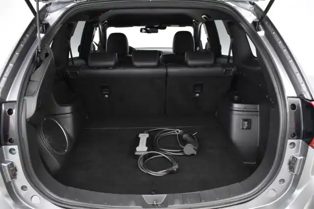 Harmaa Maastoauto, Mitsubishi OUTLANDER PHEV – EUO-247