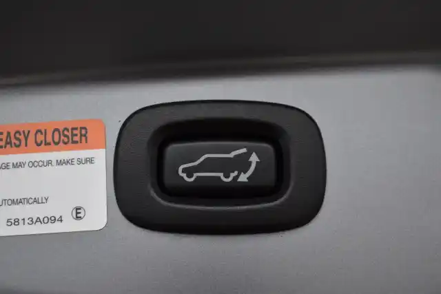 Harmaa Maastoauto, Mitsubishi OUTLANDER PHEV – EUO-247