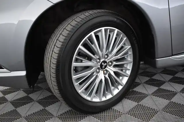Harmaa Maastoauto, Mitsubishi OUTLANDER PHEV – EUO-247