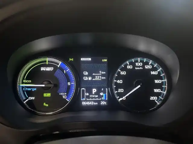 Harmaa Farmari, Mitsubishi Outlander – EUO-247
