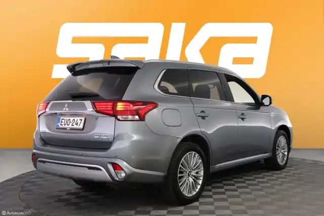 Harmaa Maastoauto, Mitsubishi OUTLANDER PHEV – EUO-247