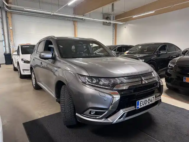 Harmaa Farmari, Mitsubishi Outlander – EUO-247