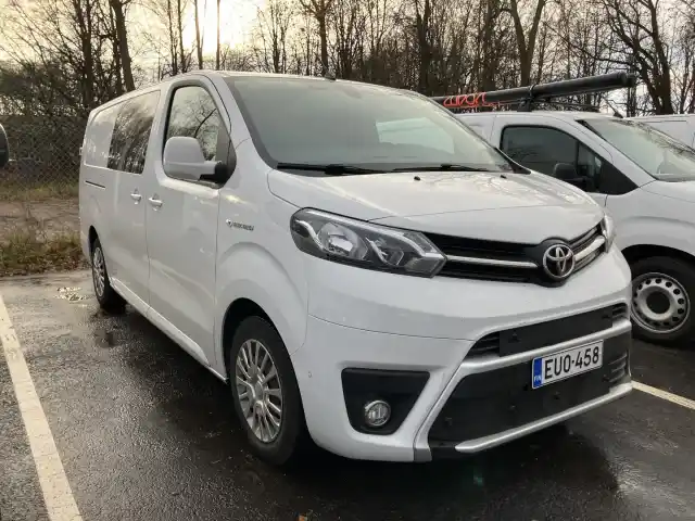 Valkoinen Pakettiauto, Toyota Proace EV – EUO-458