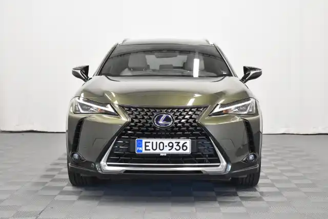 Vihreä Maastoauto, Lexus UX – EUO-936