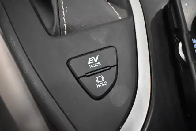 Vihreä Maastoauto, Lexus UX – EUO-936