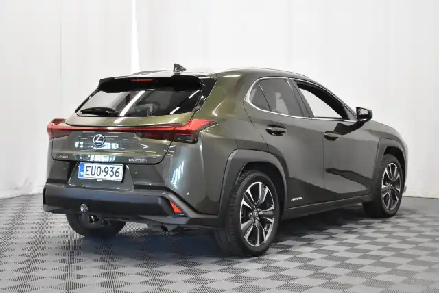 Vihreä Maastoauto, Lexus UX – EUO-936