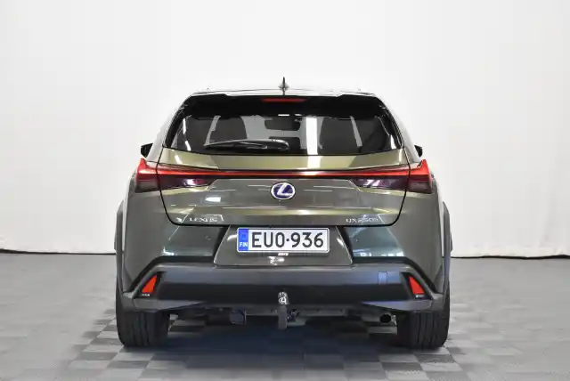 Vihreä Maastoauto, Lexus UX – EUO-936