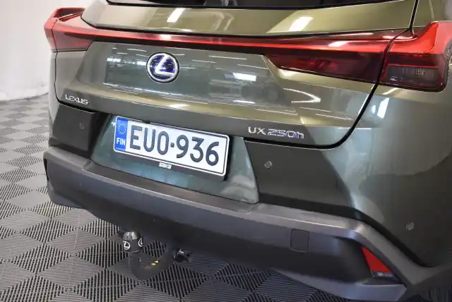 Vihreä Maastoauto, Lexus UX – EUO-936