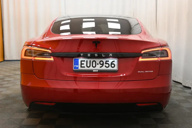 Punainen Sedan, Tesla Model S – EUO-956