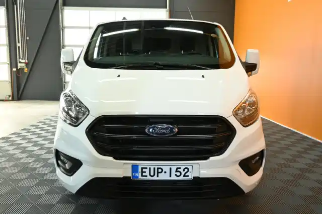 Valkoinen Pakettiauto, Ford Transit Custom – EUP-152