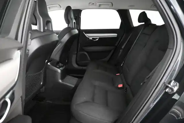 Harmaa Farmari, Volvo V90 – EUR-363