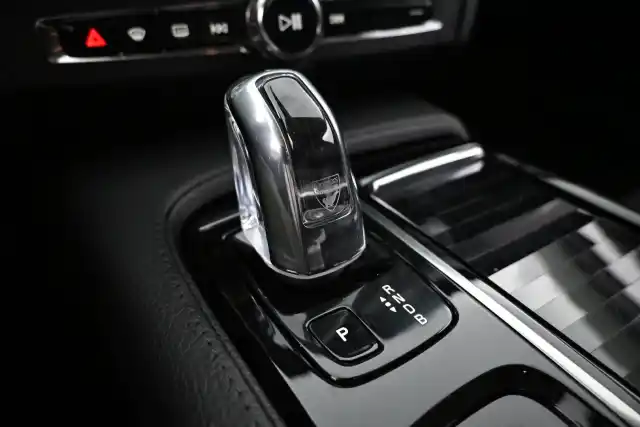 Harmaa Farmari, Volvo V90 – EUR-363