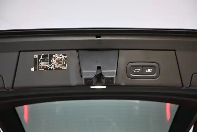 Harmaa Farmari, Volvo V90 – EUR-363