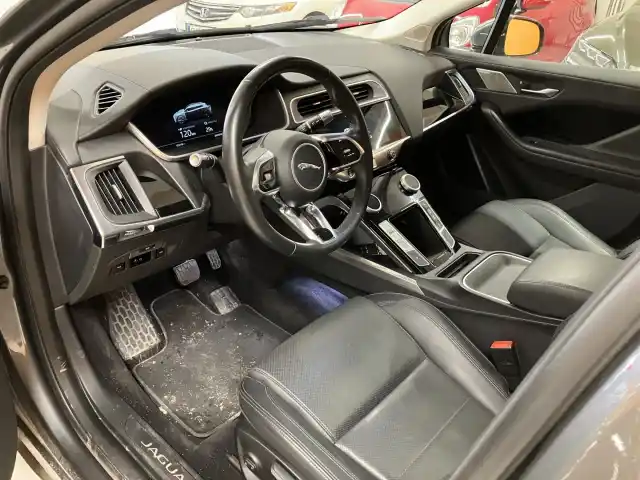 Harmaa Viistoperä, Jaguar I-PACE – EUR-389