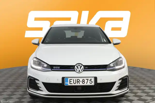 Valkoinen Viistoperä, Volkswagen Golf – EUR-875