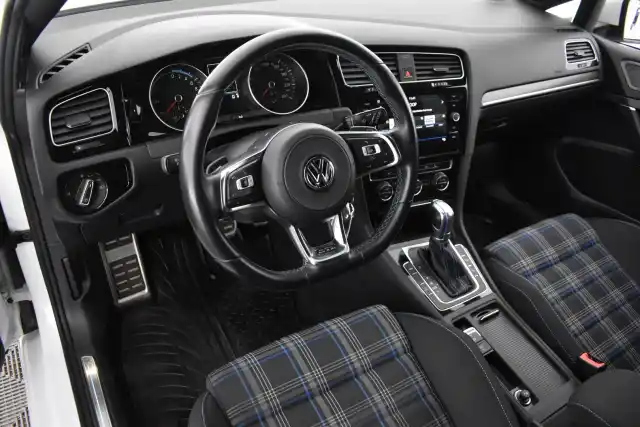 Valkoinen Viistoperä, Volkswagen Golf – EUR-875