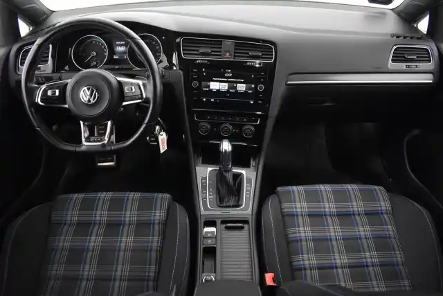 Valkoinen Viistoperä, Volkswagen Golf – EUR-875