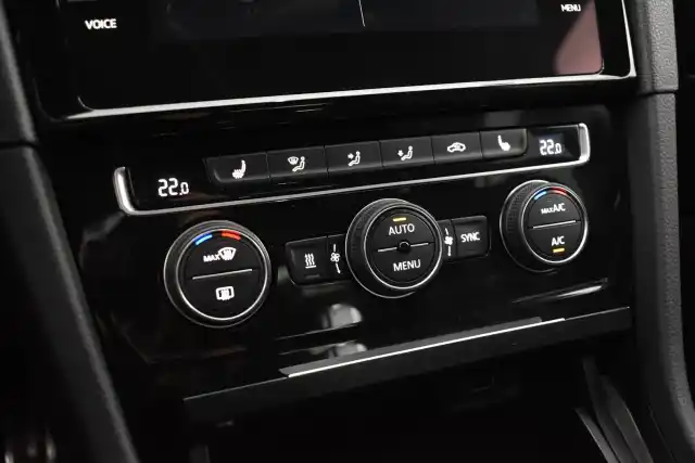 Valkoinen Viistoperä, Volkswagen Golf – EUR-875