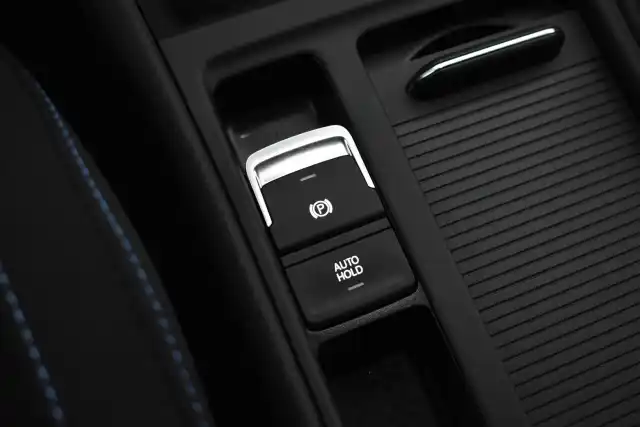 Valkoinen Viistoperä, Volkswagen Golf – EUR-875