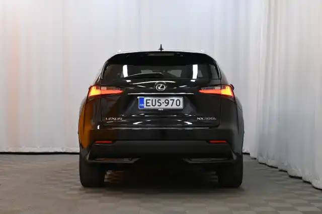 Musta Maastoauto, Lexus NX – EUS-970