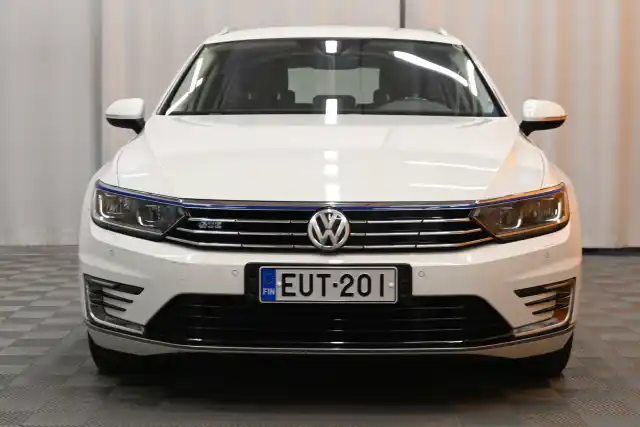 Valkoinen Farmari, Volkswagen Passat – EUT-201